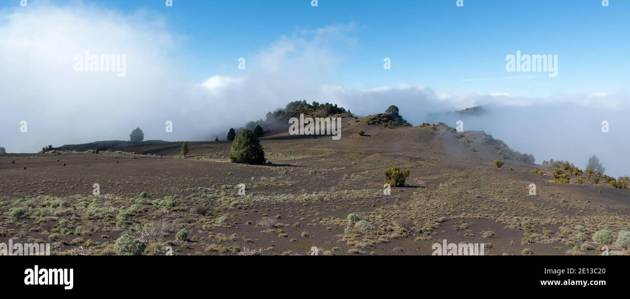 El Hierro, Isole Canarie - paesaggio vulcanico tra le nuvole sul monte Malpaso Foto Stock