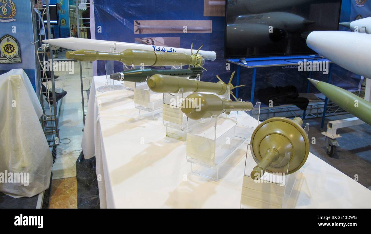 Razzi iraniani anti-serbatoio esposti presso l'esercito 'autorità 40' mostra a teheran - 1/2019 Foto Stock