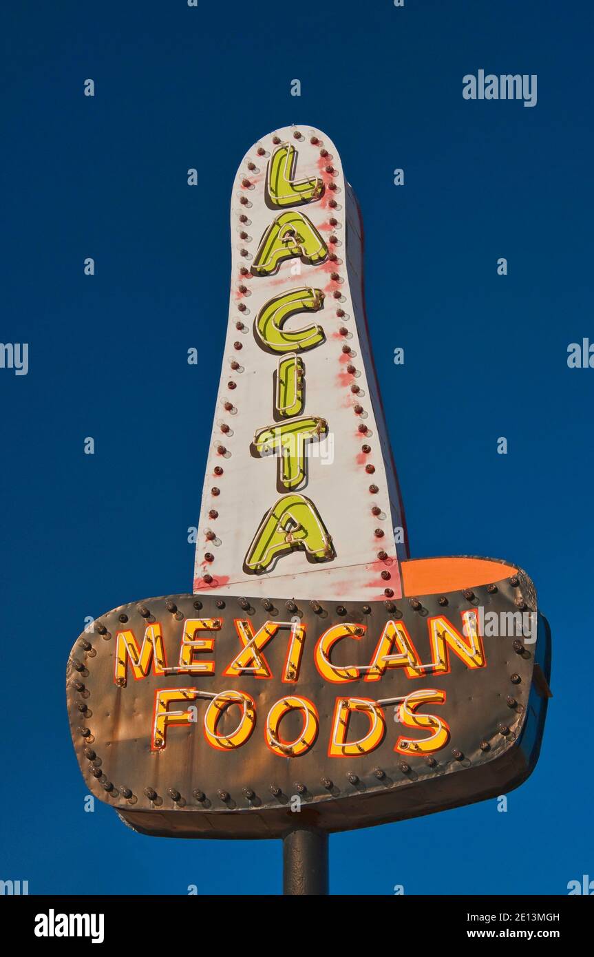 Sombrero segno a ex ristorante messicano La Cita, ora negozio di fiori, sulla storica Route 66 in Tucumcari, Nuovo Messico, STATI UNITI D'AMERICA Foto Stock