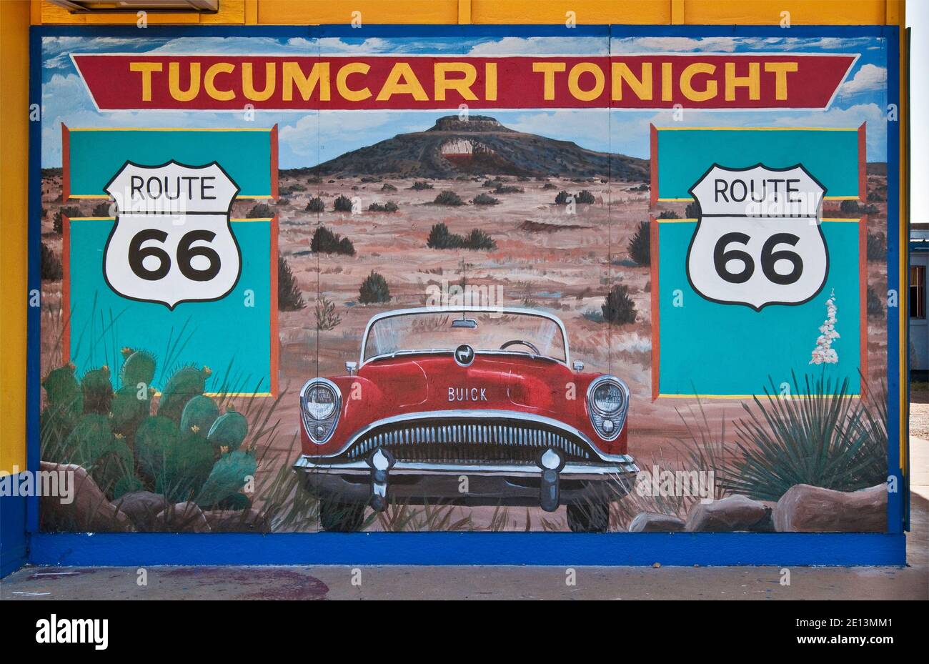 Buick convertibile nel murale Tucumcari Tonight degli anni '50 sulla storica Route 66 a Tucumcari, New Mexico, USA Foto Stock
