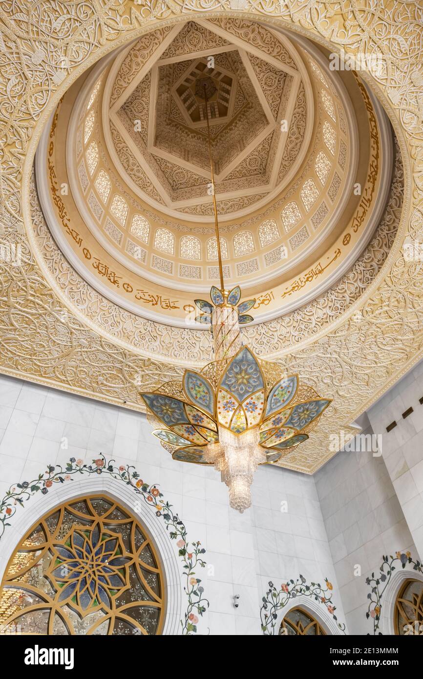 Dettaglio dell'interno della Grande Moschea di Abu Dhabi, Emirati Arabi Uniti Foto Stock