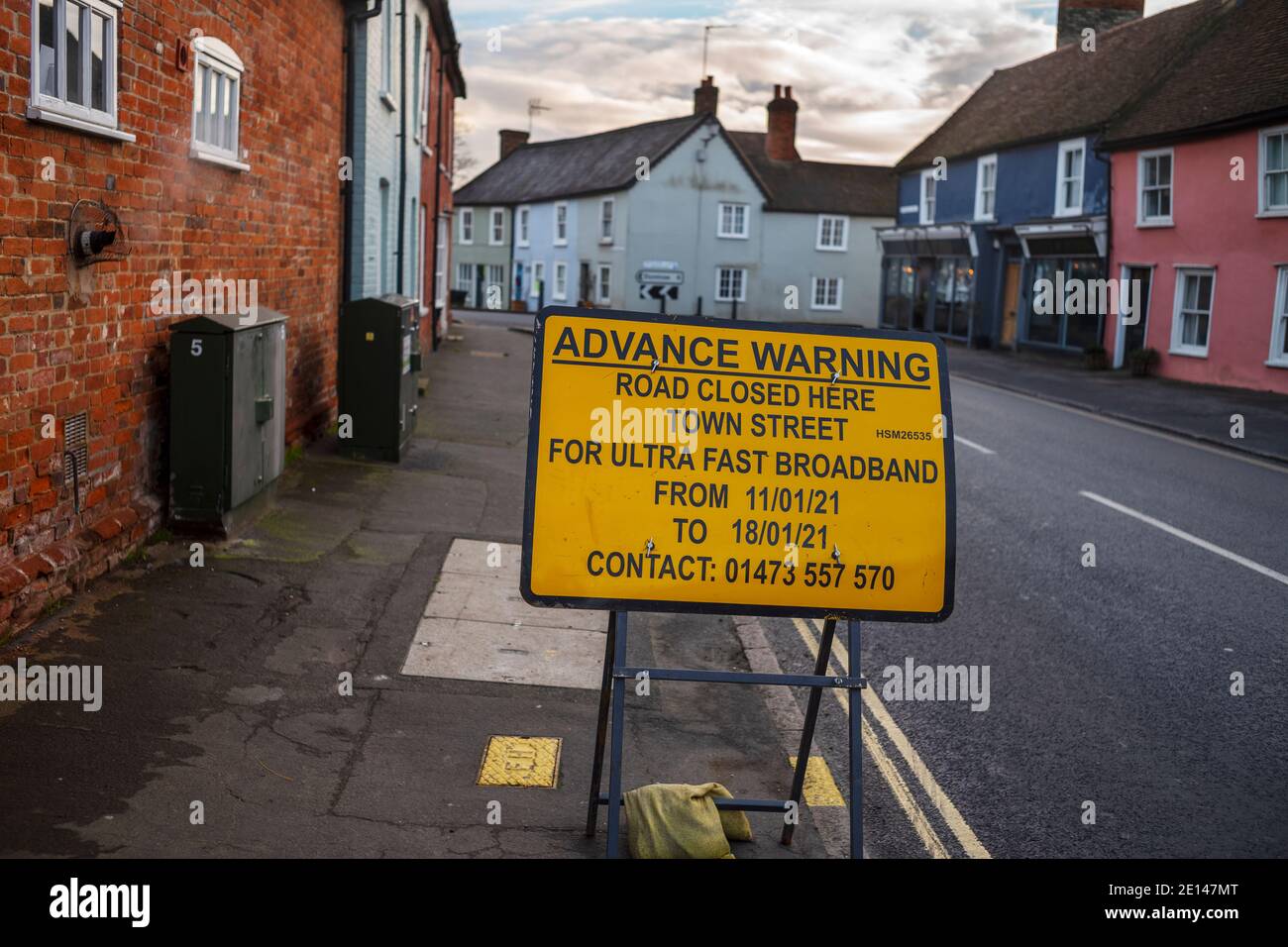 Thaxted Essex Inghilterra UK Gennaio 2021 segno che indica che Ultra Fast Broadband deve essere installato in Thaxted Essex UK Foto Stock