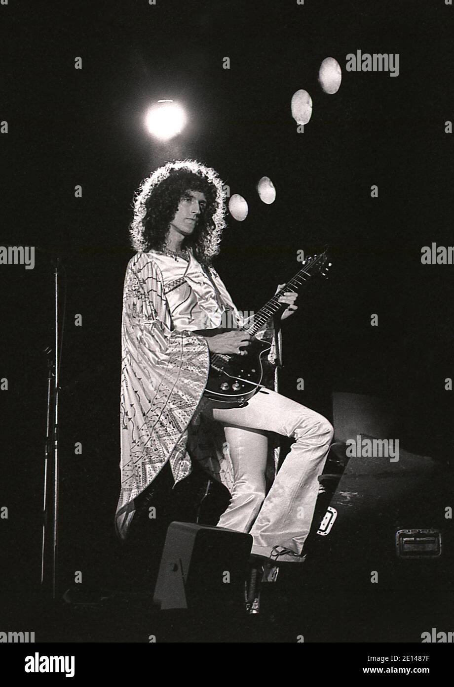 Brian May chitarrista della Regina. Live in Hyde Park Londra 18/9/1976. Concerto gratuito con 150,000 tifosi nel Parco. Foto Stock