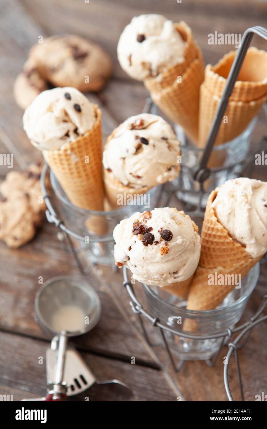 Biscotti e gelato alla crema Foto Stock