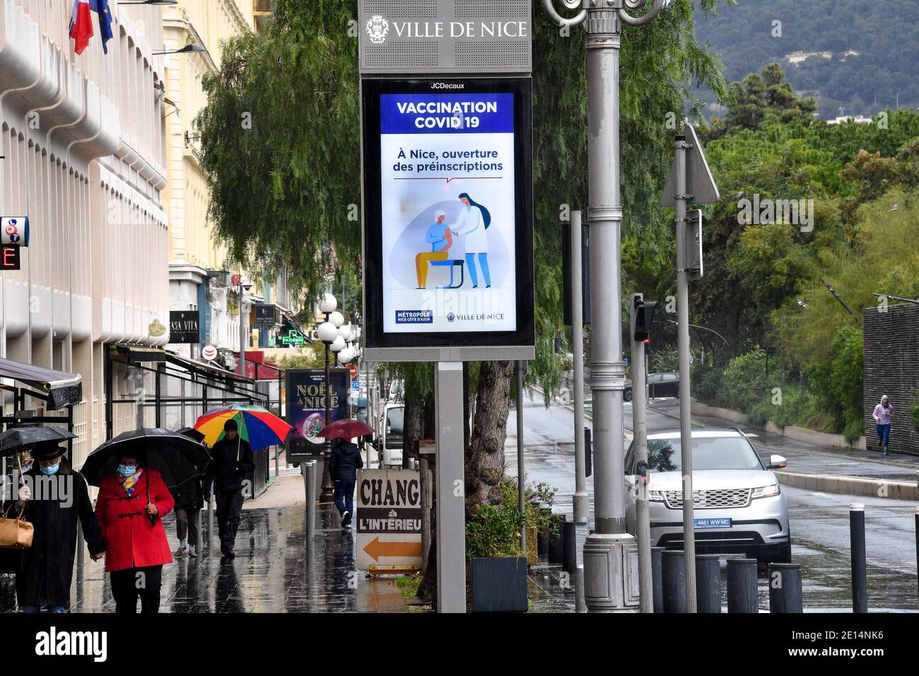 Place Massena - Illustrazione del coprifuoco dalle ore 18 a Nizza, in Francia, il 4 gennaio 2021. Il portavoce del governo ha annunciato il 1° gennaio che il coprifuoco sarebbe stato anticipato alle 18:00 da sabato 2 gennaio. Le Alpi Marittime e le Alte Alpi sono interessate, sebbene tale misura sia giudicata inefficace da alcuni rappresentanti eletti in Costa Azzurra, come David Lisnard, il sindaco di Cannes, o Jean Leonetti, il sindaco di Antibes Juan les Pins. Le Alpi Marittime sono tra i 15 dipartimenti... Foto di Lionel Urman/ABACAPRESS.COM Foto Stock