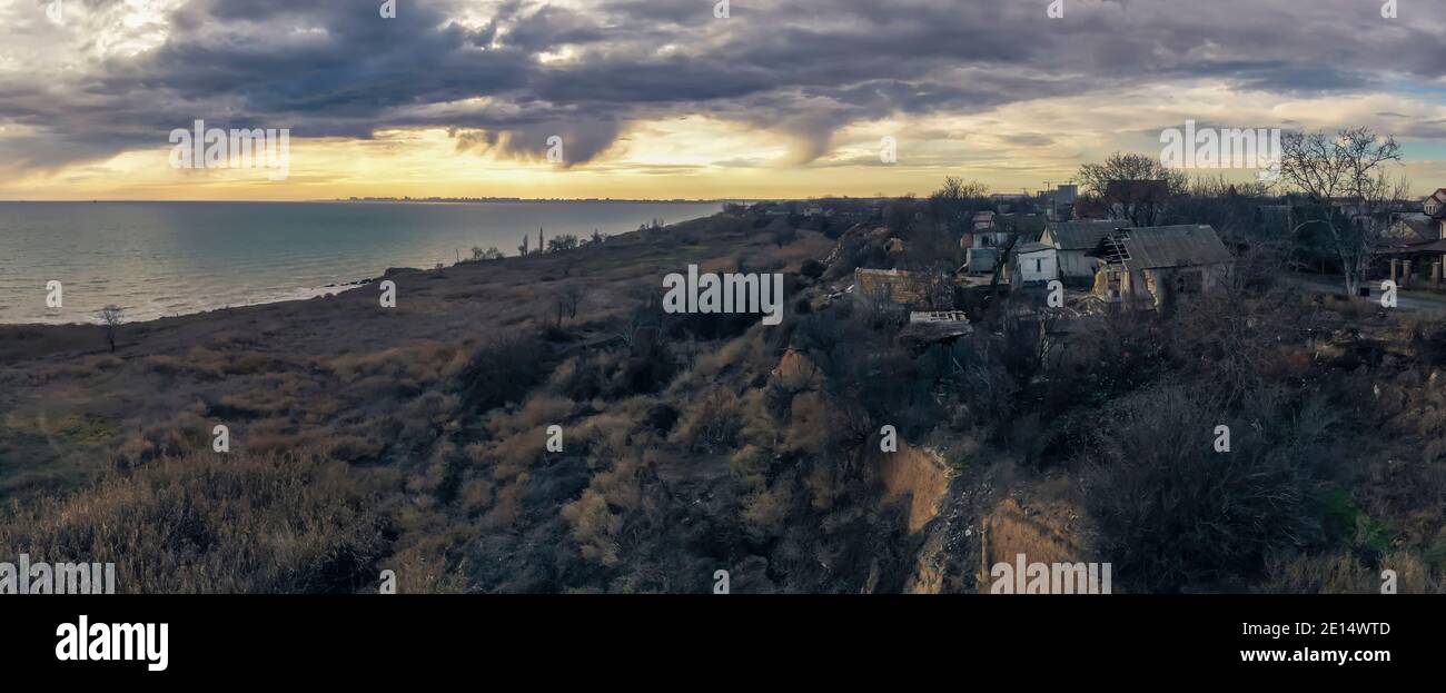 Foto panoramica del villaggio di Fontanka vicino Odessa con Una frana della costa del Mar Nero Foto Stock