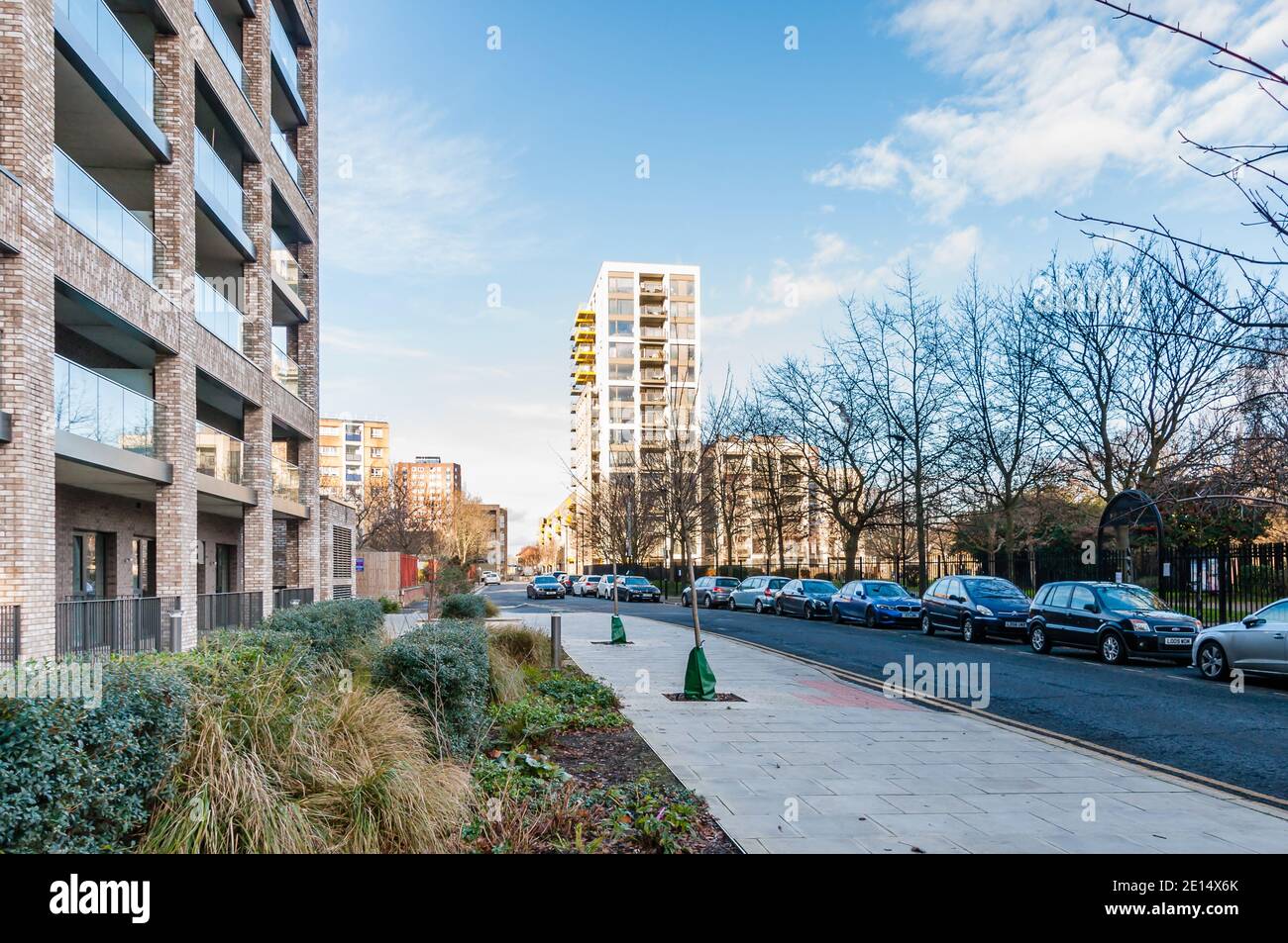 Nuovo complesso di appartamenti moderni su Priory Road, Upton Gardens, ex sito di calcio West Ham, Upton Park Foto Stock