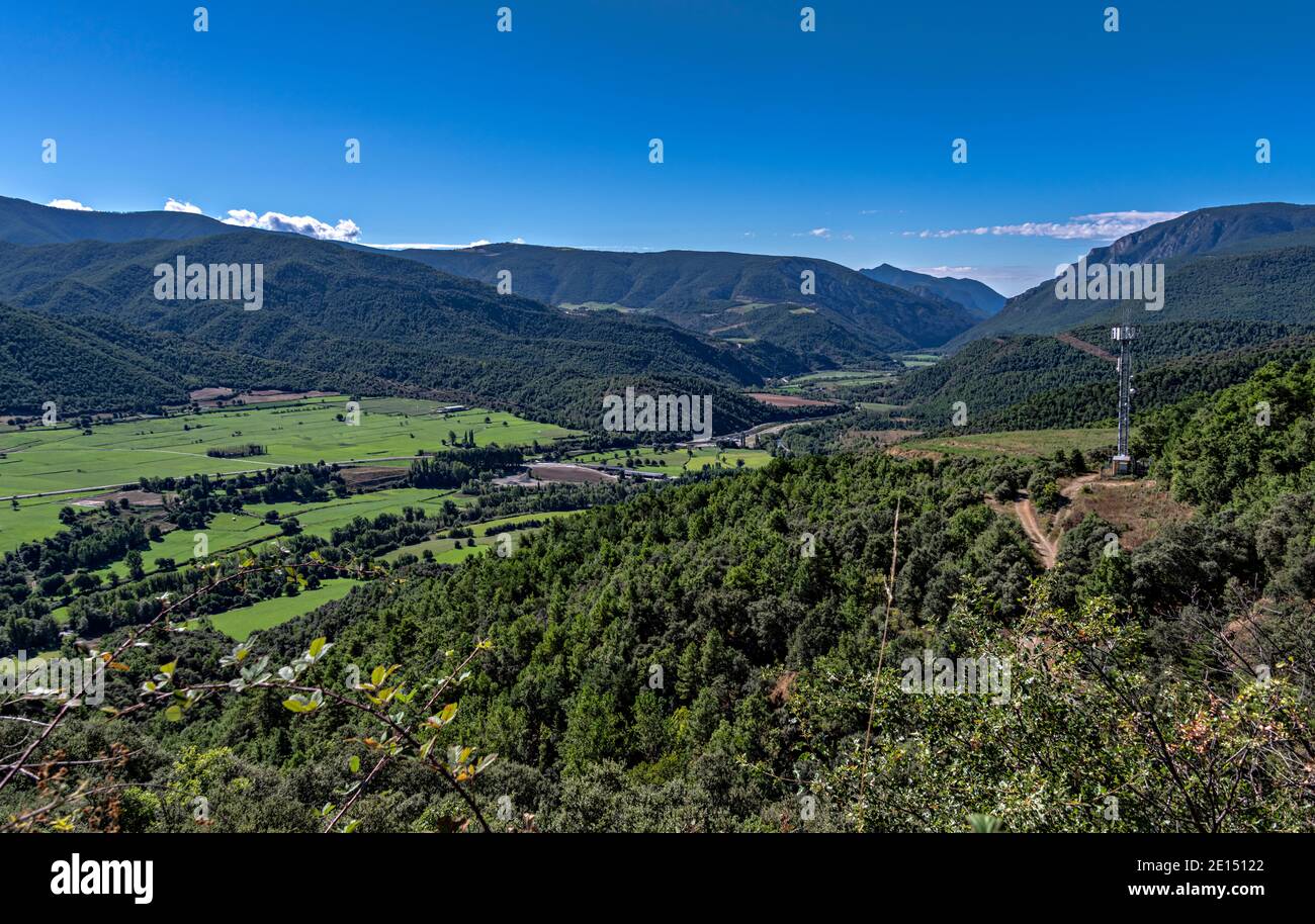 Vista della contea di Alt Urgell dalla strada asse dei Pirenei, Pirenei catalani, Lleida, Catalogna, Spagna. Foto Stock