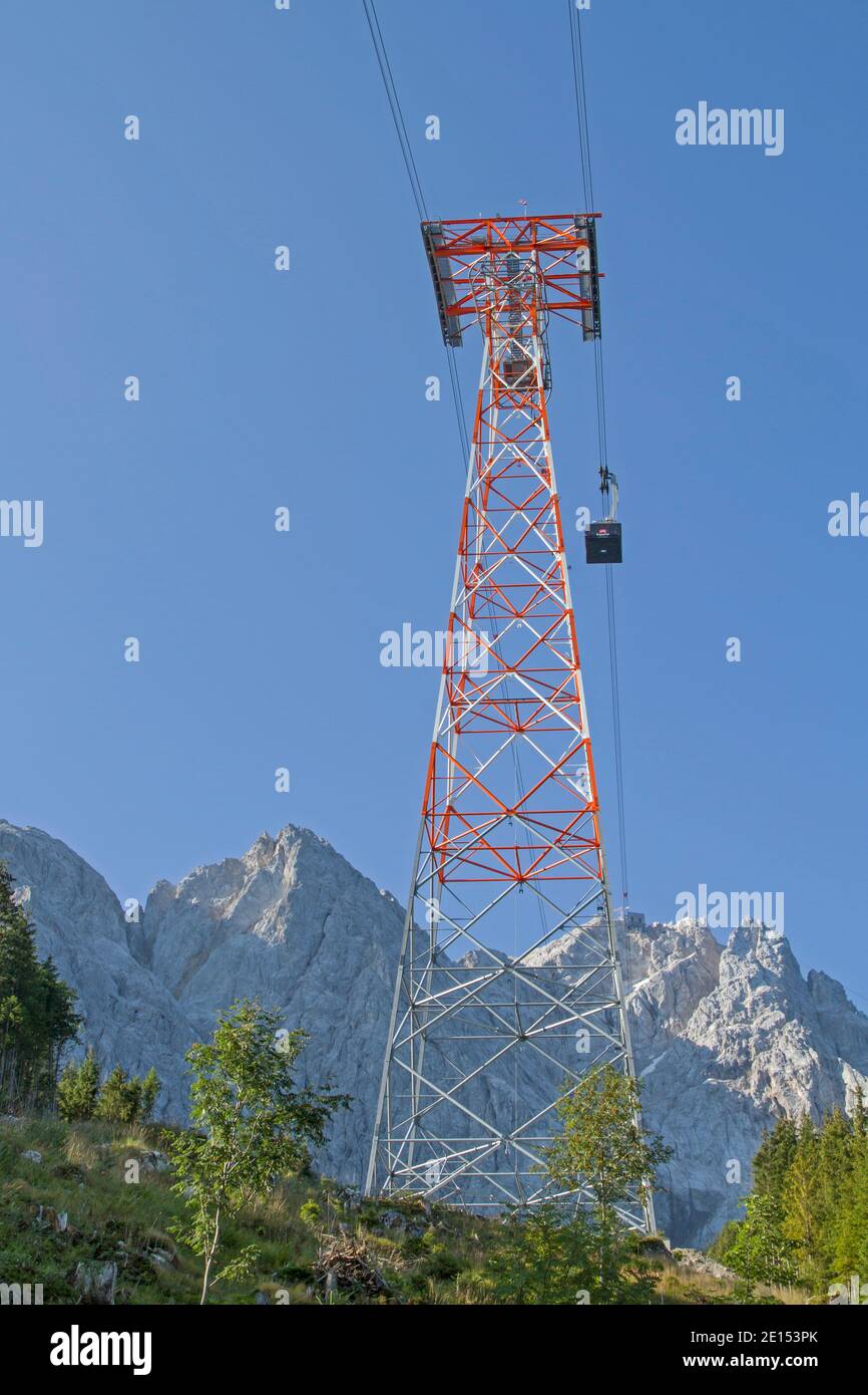 Con la nuova Gondola Lift fino allo Zugspitze, il punto più alto della Germania Foto Stock