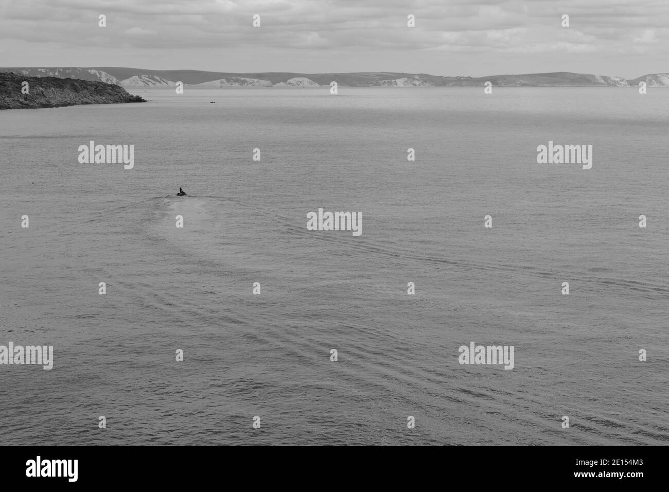 Motoscafo sull'acqua sull'isola di Portland, Dorset Foto Stock