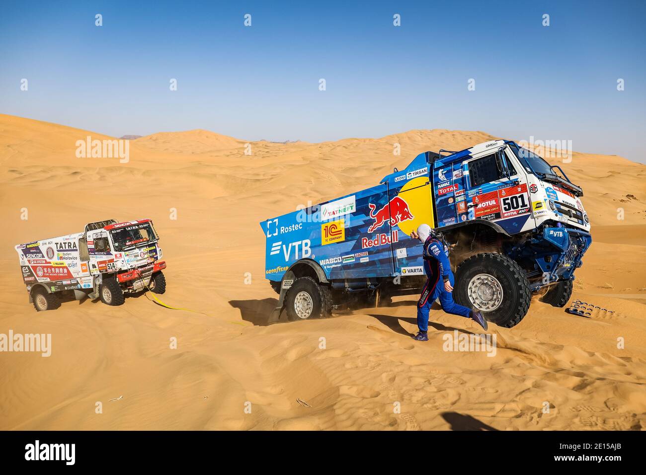 501 Shibalov Anton (rus), Nikitin Dmitrii (rus), Tatarinov Ivan (rus), Kamaz, Kamaz, Master, Camion, Truck, 514 Soltys Martin (cze), Schovanek David (cze), Sikola Tomas (cze), Tatra, Tuggyra, 2a fase di al Dasion, Dakar 2021 tra al Dasha e Daisha, Dasha, 2a fase di al Dasir, Dasion, Dasha, Dasha durante la gara di al Dasha, Dasha, Das In Arabia Saudita il 4 gennaio 2021 - Foto Antonin Vincent / DPPI / LM Foto Stock