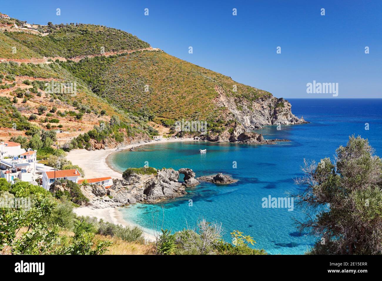 Mare spiaggia in grecia isola di Kalamos Vacanze sabbia estate cielo blu  Foto stock - Alamy
