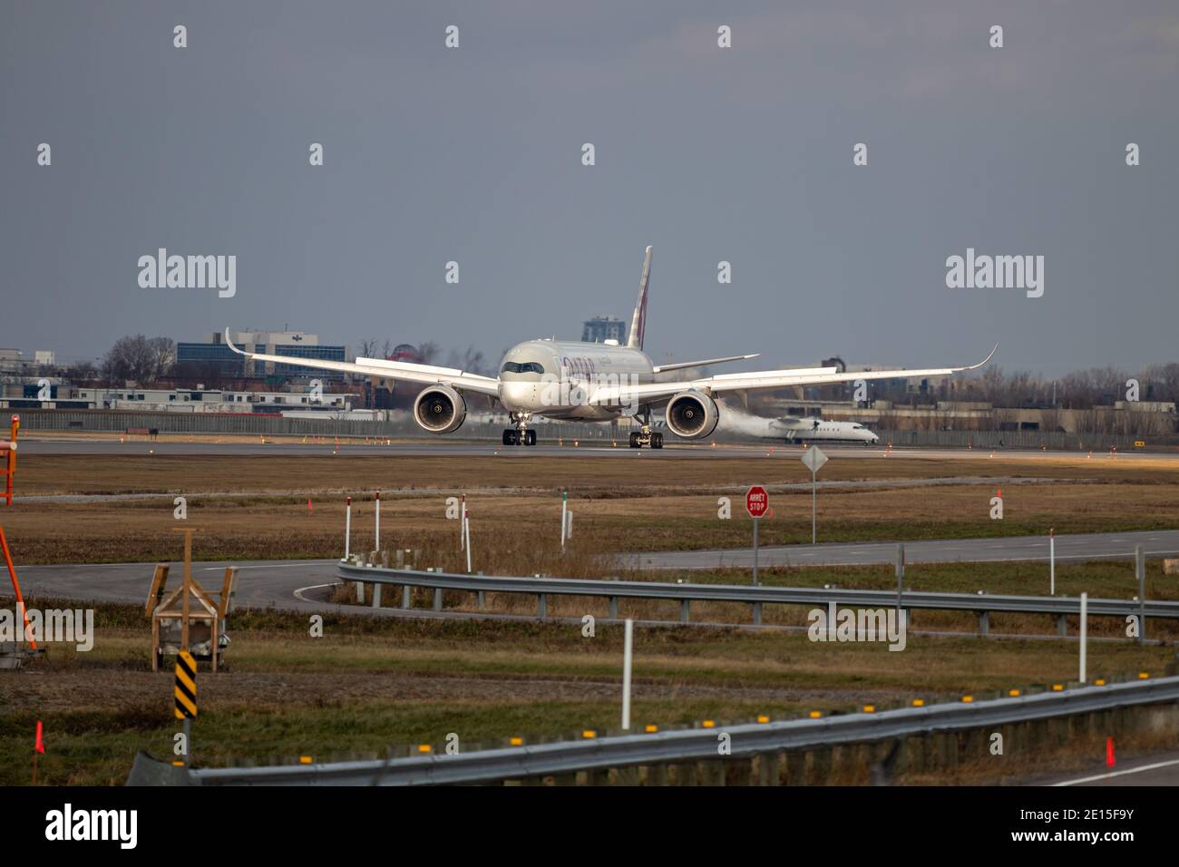 Montreal, Quebec/Canada - 11/29/2020 : Qatar A350 atterra a Montreal. Foto Stock