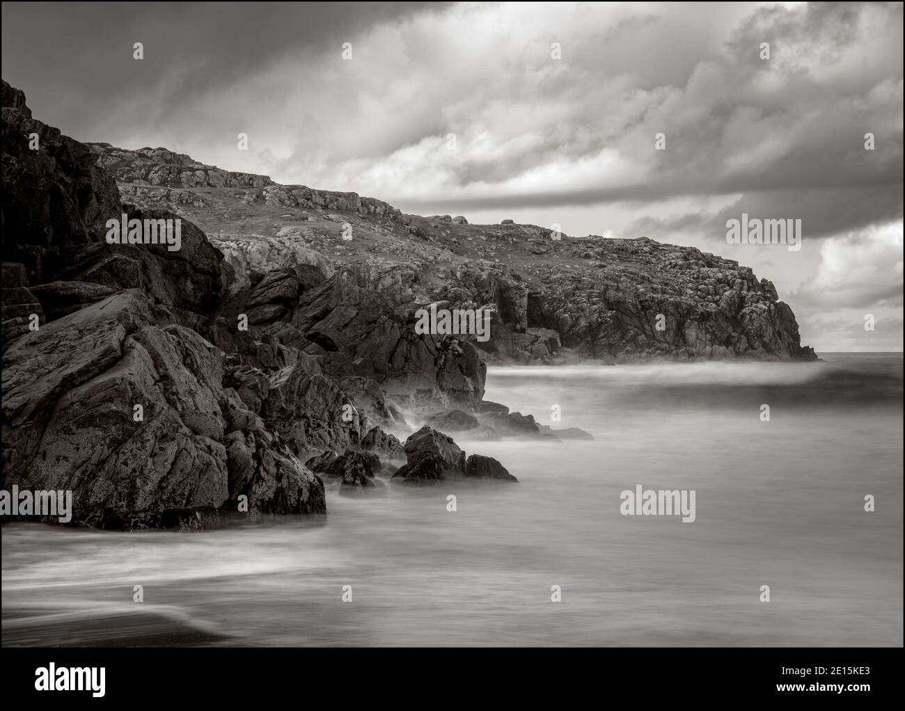 Isola di Lewis e Harris, Scozia: Onde sulle rive della spiaggia di Dail Mor (Dalmore) sul lato nord dell'isola di Lewis Foto Stock