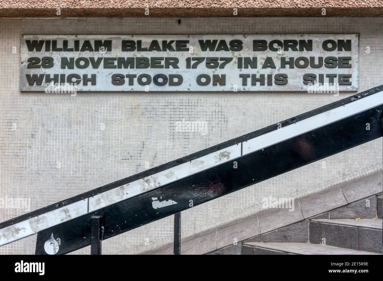 Sign on William Blake House in Marshall Street, Soho, registra che William Blake è nato in una casa sul sito. Foto Stock