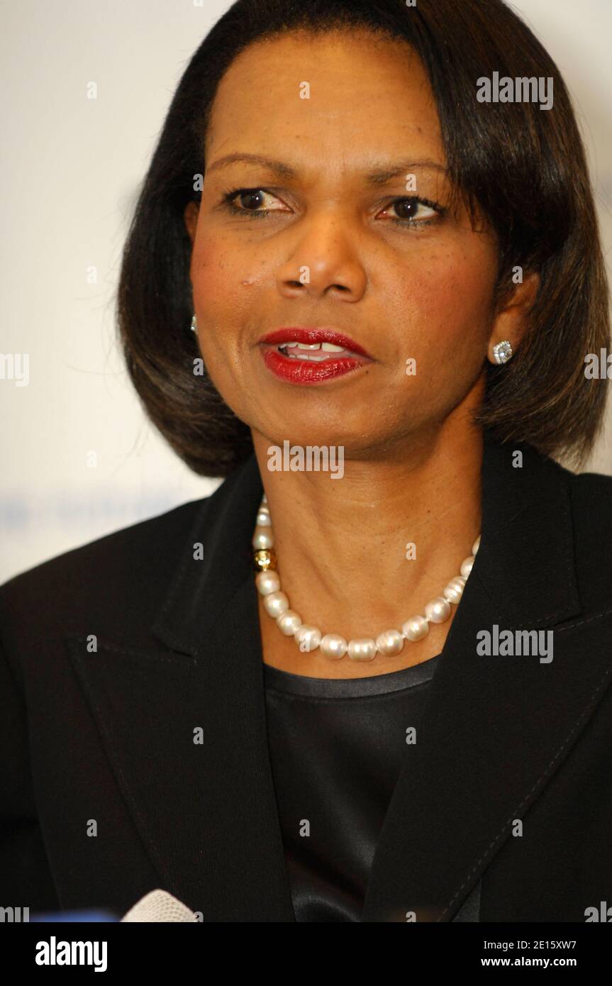 L'ex Segretario di Stato statunitense Condoleezza Rice si è Unito a più di 2,000 dei più importanti leader civili e aziendali di Chicago, membri della comunità, patroni dei musei e sopravvissuti all'olocausto all'Hyatt Regency Chicago, il 12 aprile 2011. L'evento celebrerà il Museo dell'Olocausto dell'Illinois e il Centro di Educazione e onorerà tre leader, tra cui il sindaco Richard M. Daley, alla cena dei Premi umanitari. Prima del fete si unì anche a Richard Hirschhaut, direttore esecutivo del museo, per una conferenza stampa, in cui parlò di tolleranza, Medio Oriente, e r Foto Stock