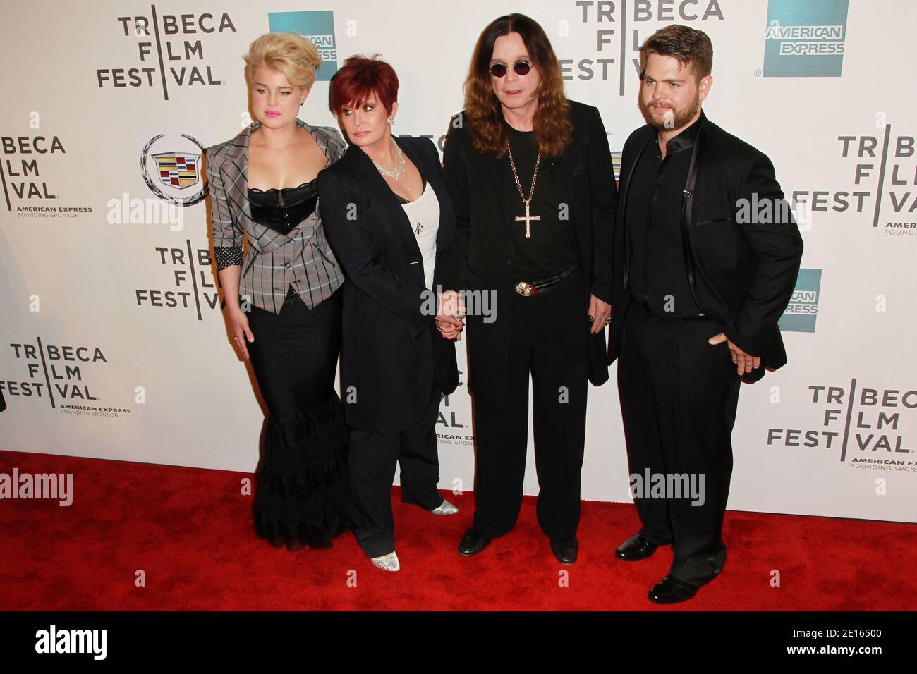 The Osbourne Family (da sinistra) Kelly, Sharon, Ozzy e Jack partecipano alla prima di 'God Bless Ozzy Osbourne' durante il Tribeca Film Festival 2011 al BMCC Tribeca PAC di New York City, NY, USA il 24 aprile 2011. Foto di Elizabeth Pantaleo/ABACAPRESS.COM Foto Stock