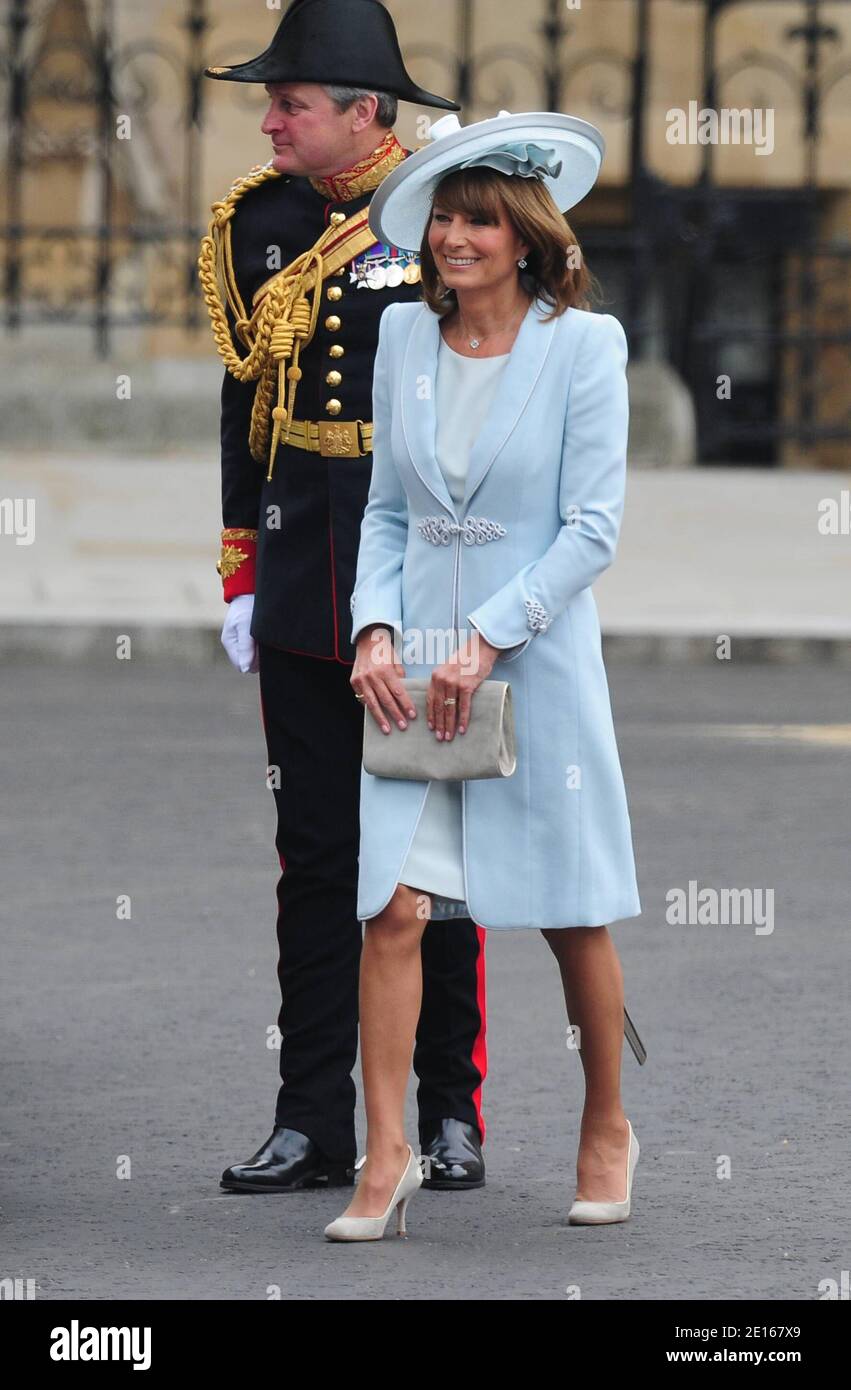 Carole Middleton, la madre di Kate Middleton che arrivò all'Abbazia di Westminster per il matrimonio del Principe William con Kate Middleton, a Londra, Regno Unito, il 29 aprile 2011. Foto di Frederic Nebinger/ABACAPRESS.COM Foto Stock