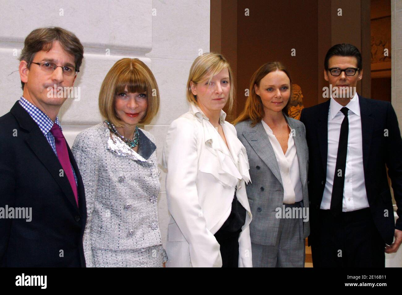 Thomas P. Campbell, Anna Wintour, Sarah Burton, Stella McCartney e Andrew Bolton appaiono al Alexander McQueen: Savage Beauty preview al Metropolitan Museum of Art di New York City il 02 maggio 2011. Foto di Donna Ward/ABACAPRESS.COM Foto Stock