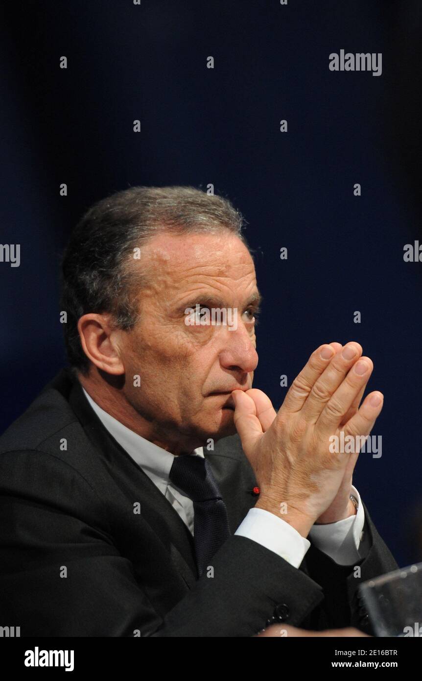 CEO di EDF (Electricite de France) Henri Proglio francese ha illustrato durante un incontro del presidente francese Nicolas Sarkozy sulla politica energetica dopo la sua visita alla centrale nucleare di Gravelines, nel nord della Francia, il 3 maggio 2011 durante la sua visita al sito. Foto di Thierry Orban/ABACAPRESS.COM Foto Stock
