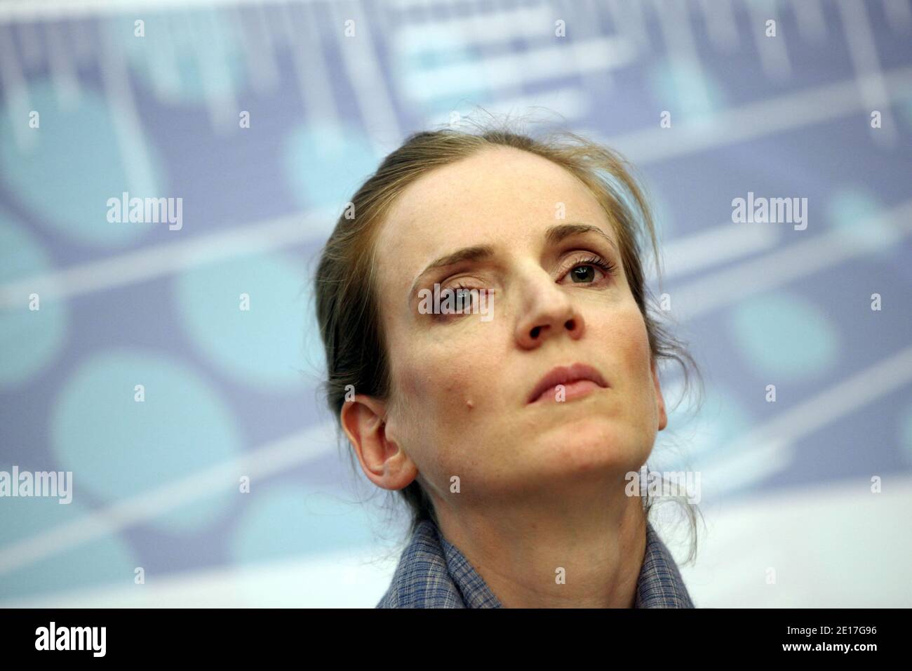 Il Ministro francese per l'ecologia, lo sviluppo sostenibile, i trasporti e l'edilizia abitativa Nathalie Kosciusko-Morizet partecipa a una conferenza stampa presso lo Chateau de la Muette, sede dell'OCSE, durante la convenzione sulla sicurezza nucleare, nell'ambito degli sforzi internazionali per imparare dall'incidente della centrale giapponese di Fukushima; In preparazione di una riunione ministeriale dell'Agenzia internazionale dell'energia atomica del 22-24 giugno 2011, a Parigi, Francia, 07 giugno 2004. Foto di Stephane Lemouton/ABACAPRESS.COM Foto Stock