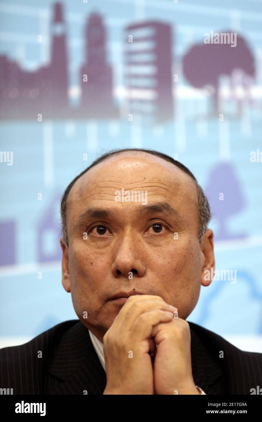 Il Vice Ministro degli Affari internazionali del Ministero dell'Economia, del Commercio e dell'industria del Giappone (METI) Hideichi Okada partecipa a una conferenza stampa presso la sede dell'OCSE, Chateau de la Muette, durante la convention sulla sicurezza nucleare, nell'ambito degli sforzi internazionali per imparare dall'incidente della centrale giapponese di Fukushima; In preparazione di una riunione ministeriale dell'Agenzia internazionale dell'energia atomica del 22-24 giugno 2011, a Parigi, Francia, 07 giugno 2004. Foto di Stephane Lemouton/ABACAPRESS.COM Foto Stock