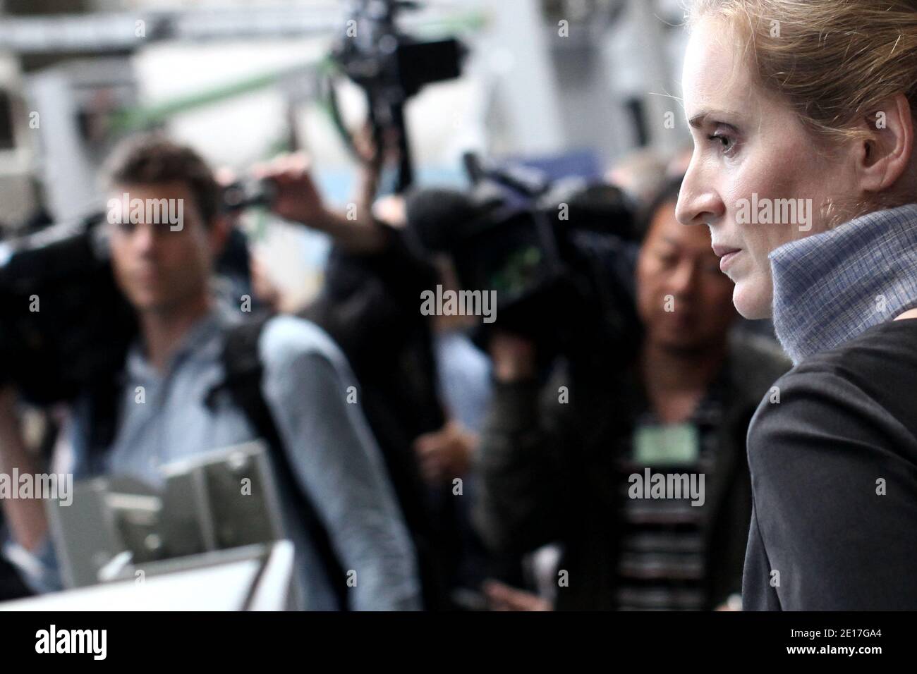 Ministro francese per l'ambiente e i trasporti, Nathalie Kosciusko-Morizet visita l'impianto sperimentale DI MISTRA, appartenente alla CEA (Commissione per l'energia atomica), presso il centro di ricerca nucleare Saclay, in un sobborgo a sud di Parigi, Francia, il 07 giugno 2011. Foto di Stephane Lemouton/ABACAPRESS.COM Foto Stock
