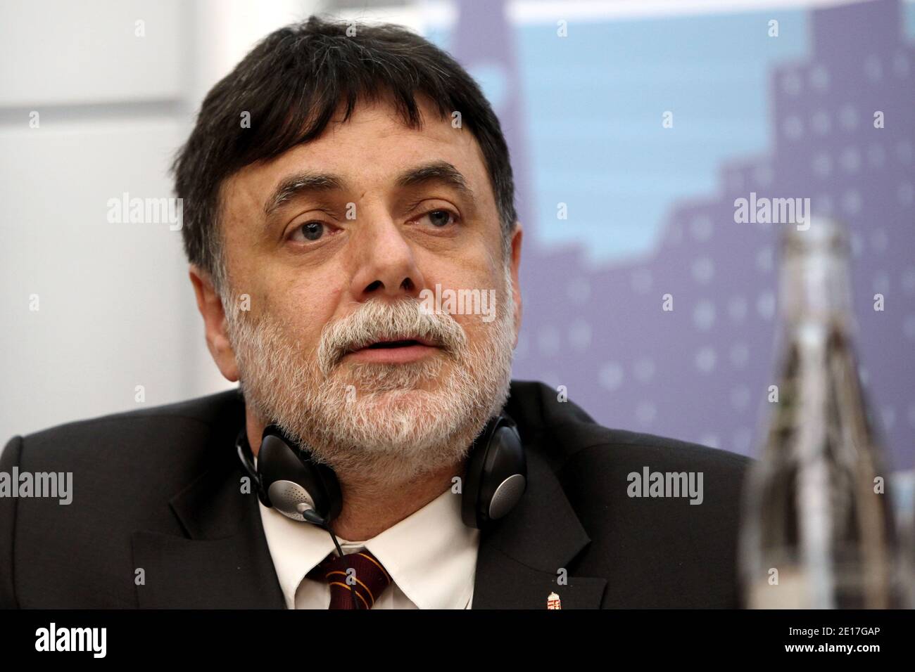Tamas Fellegi, ministro ungherese per lo sviluppo nazionale dell'Ungheria, partecipa a una conferenza stampa presso la sede centrale dell'OCSE, Chateau de la Muette, durante la convenzione sulla sicurezza nucleare, nell'ambito degli sforzi internazionali per imparare dall'incidente della centrale giapponese di Fukushima; In preparazione di una riunione ministeriale dell'Agenzia internazionale dell'energia atomica del 22-24 giugno 2011, a Parigi, Francia, 07 giugno 2004. Foto di Stephane Lemouton/ABACAPRESS.COM Foto Stock