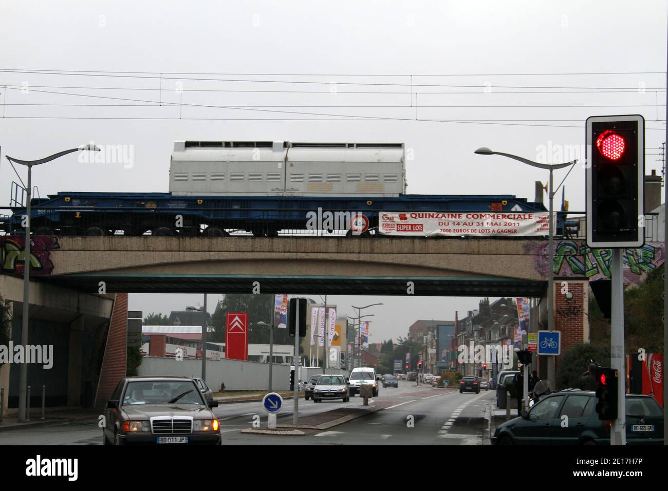 Un treno che trasporta rifiuti nucleari è visto a Lomme, sobborgo di Lille, nella Francia settentrionale, il 07 giugno 2011. Foto di Sylvain Lefevre/ABACAPRESS.COM Foto Stock