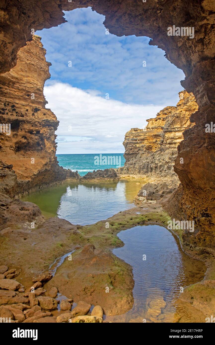 La Grotta sulla Great Ocean Road Foto Stock