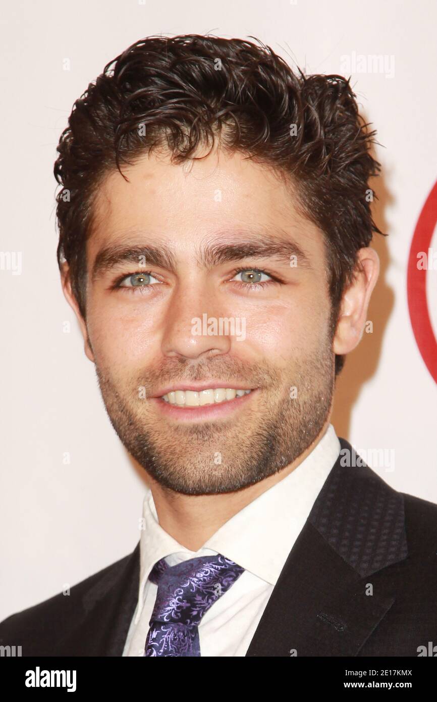 Adrian Grenier partecipa al 15° Webby Awards annuale presso la Hammerstein Ballroom di New York City, NY, USA il 13 giugno 2011. Foto di Elizabeth Pantaleo/ABACAPRESS.COM Foto Stock