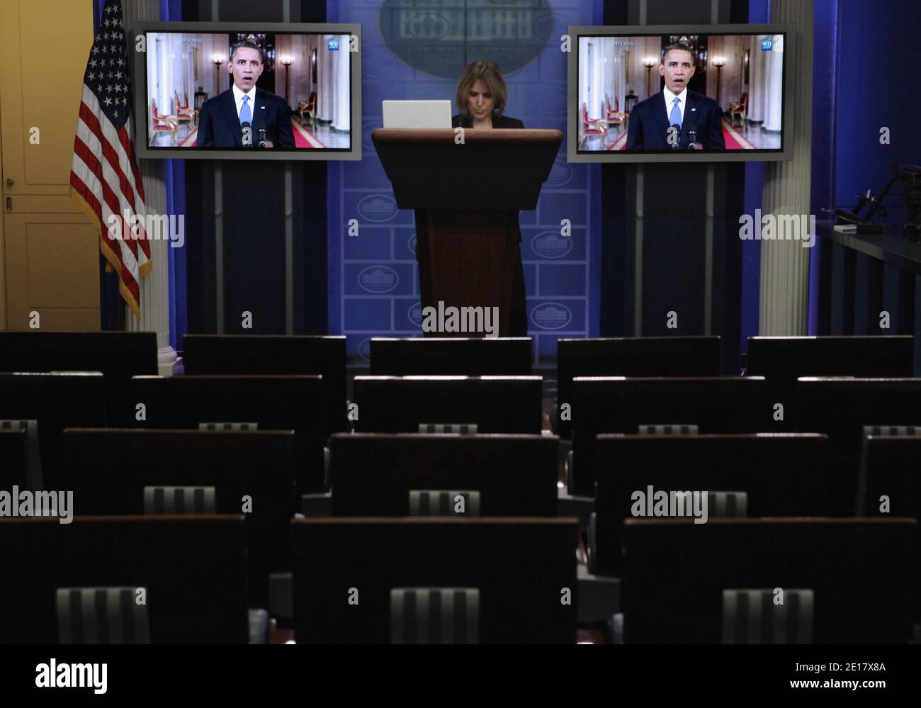 Il presidente degli Stati Uniti Barack Obama è visto dal vivo sugli schermi televisivi nella Brady Press Briefing Room presso la Casa Bianca a Washington, DC., USA il 22 giugno 2011. Obama ha annunciato che quest'anno ordinerà 10,000 truppe per uscire dall'Afghanistan, e altre 20,000 truppe entro la fine della prossima estate. Foto di chip Somodevilla/Pool/ABACAPRESS.COM Foto Stock