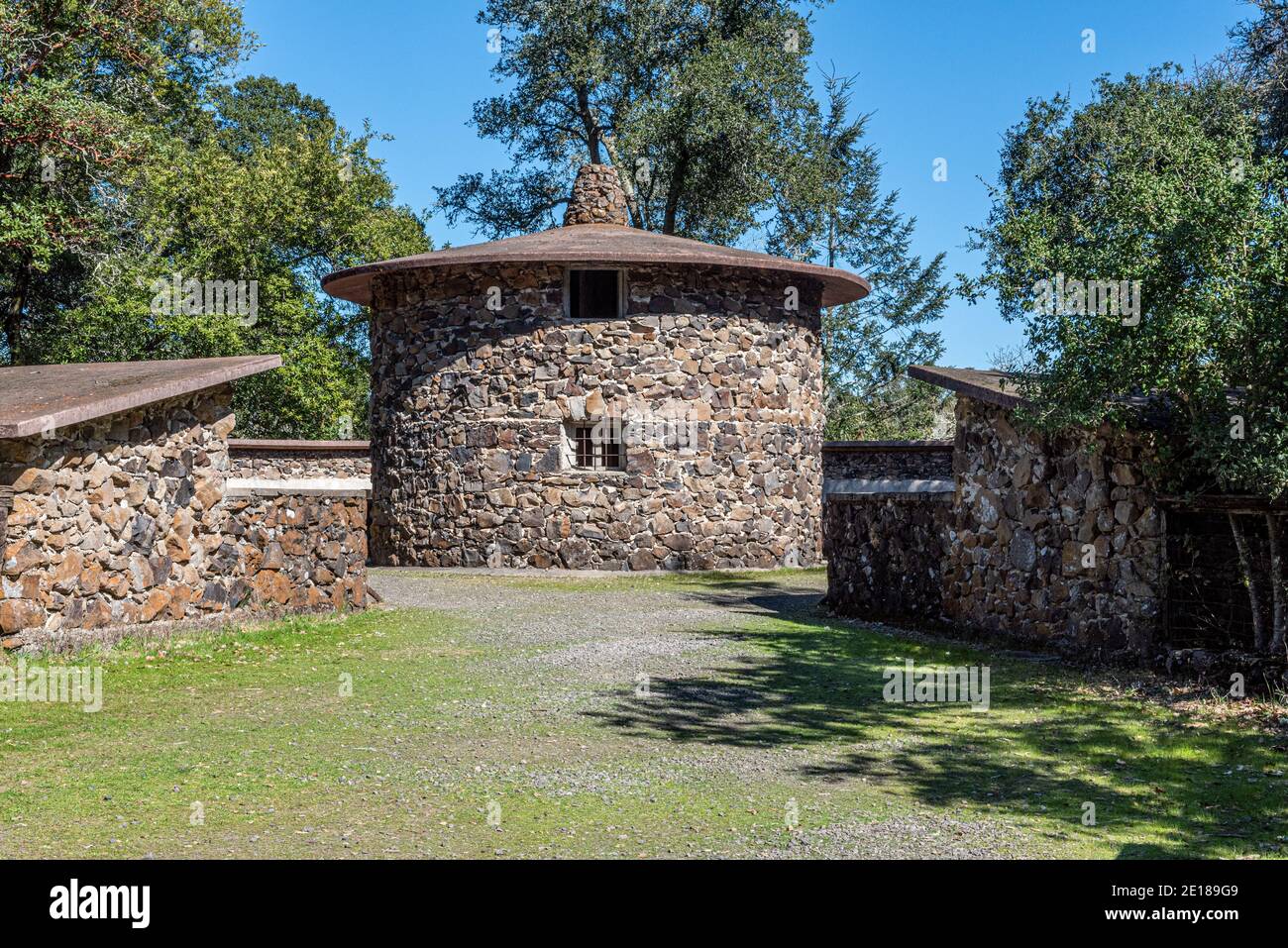 Sonoma, CA, USA, 2020-02-23. Robert Louis Stevenson state Park in primavera, che mostra la casa dei maiali Foto Stock