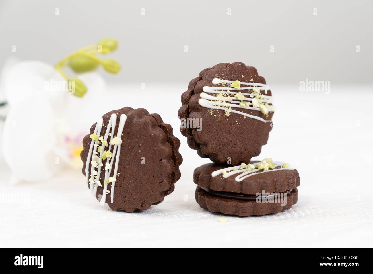 Biscotti circolari a sandwich al cioccolato Foto Stock