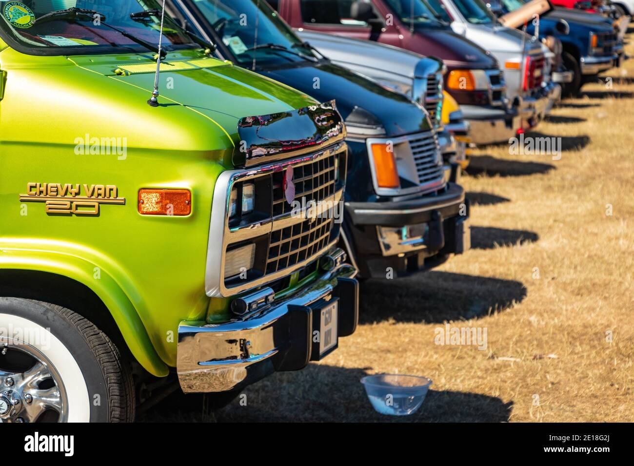 Chevy van verde lime anni '1970 al Tatton Park American Auto Show Foto Stock