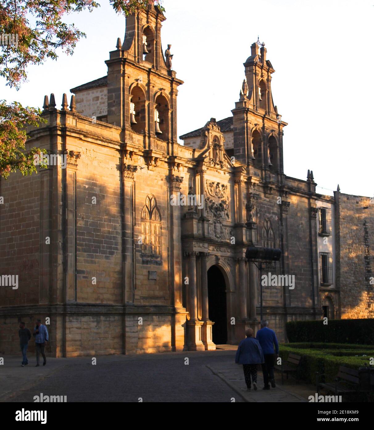 Basílica de Santa María de los Reales Alcázares visto in Tarda sera luce del sole con sole caldo e ombre Ubeda Spagna Foto Stock