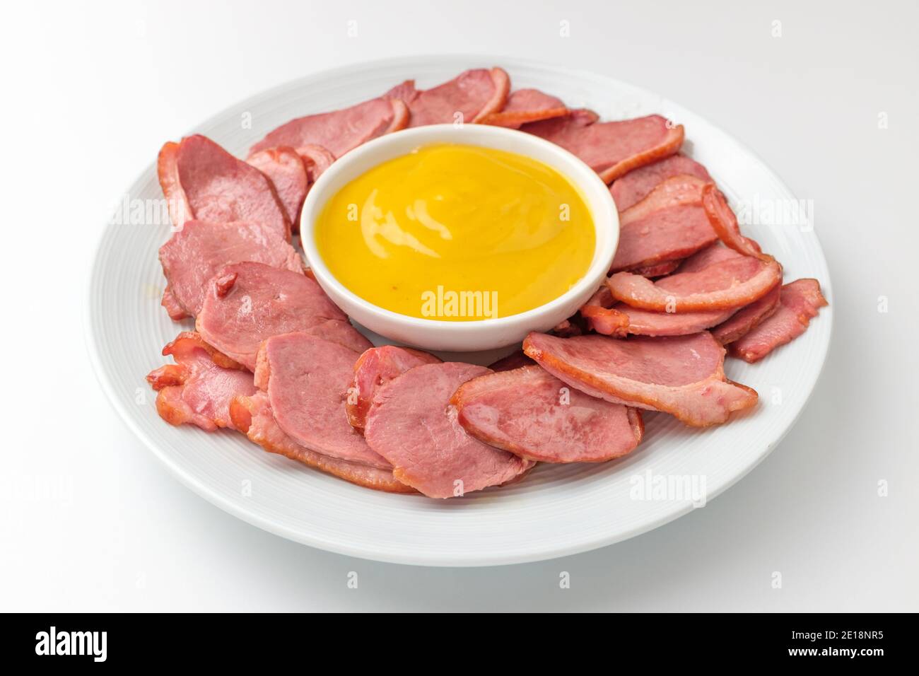 Carne d'anatra su sfondo bianco Foto Stock