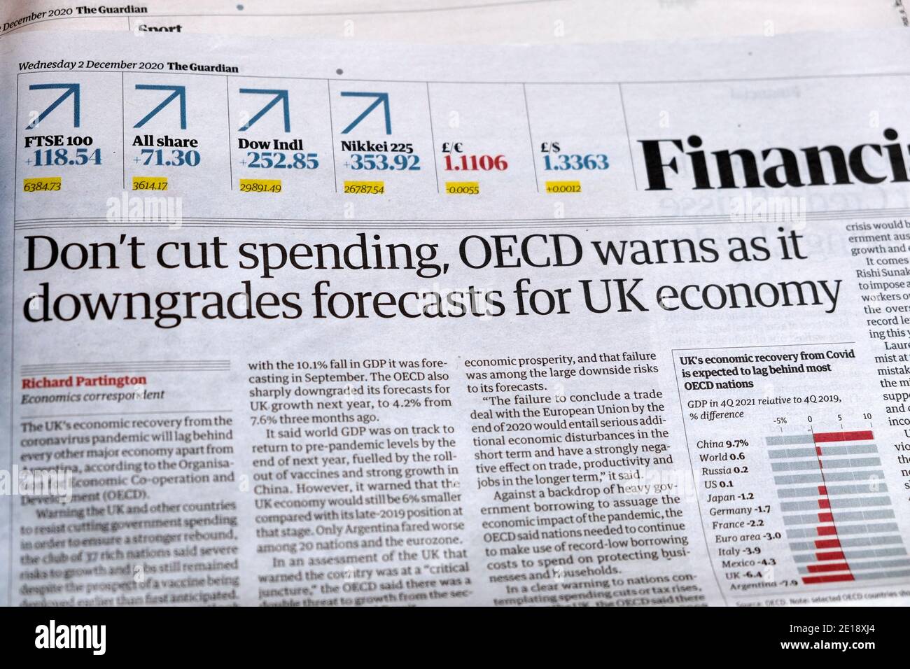 "Non tagliare la spesa l'OCSE avverte che declasserà le previsioni per Titolo del giornale Guardian Financial dell'economia britannica il 2 dicembre 2020 Londra Inghilterra Regno Unito Foto Stock