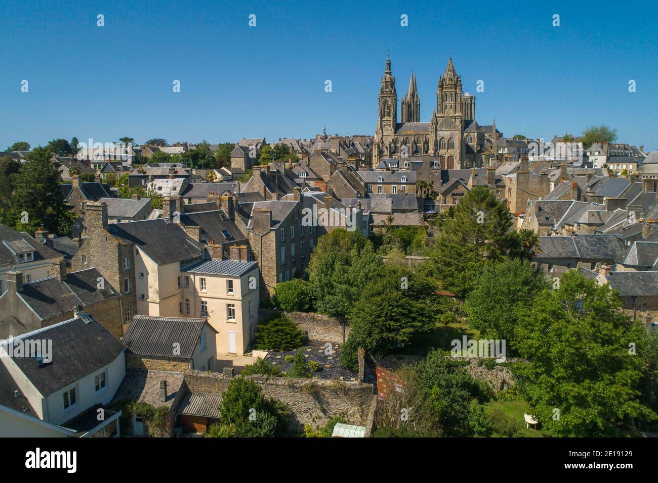 Coutances (Normandia, Francia nord-occidentale): Veduta aerea del centro città, quartiere della Chiesa di San Pietro ("eglise Saint-Pierre") Foto Stock