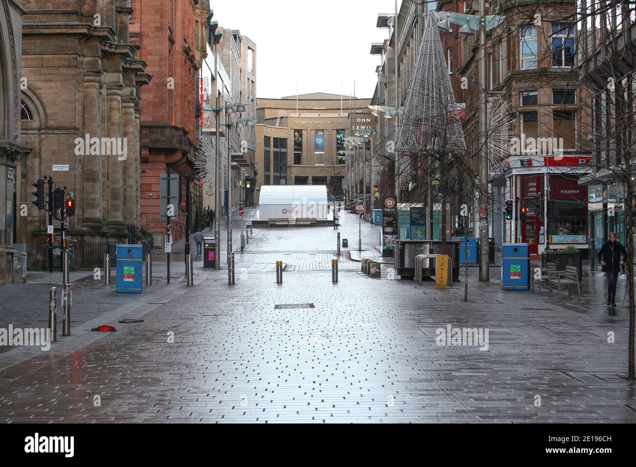 Glasgow, Regno Unito. 5 gennaio 2021. Il giorno uno dei più recenti lockdown vede strade molto tranquille nel centro di Glasgow a metà mattina. Via Buchanan. Credit: ALAN OLIVER/Alamy Live News Foto Stock