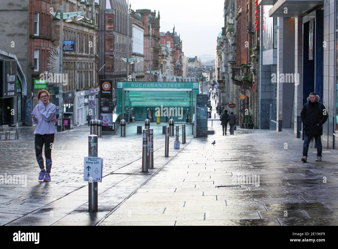 Glasgow, Regno Unito. 5 gennaio 2021. Il giorno uno dei più recenti lockdown vede strade molto tranquille nel centro di Glasgow a metà mattina. Via Buchanan. Credit: ALAN OLIVER/Alamy Live News Foto Stock
