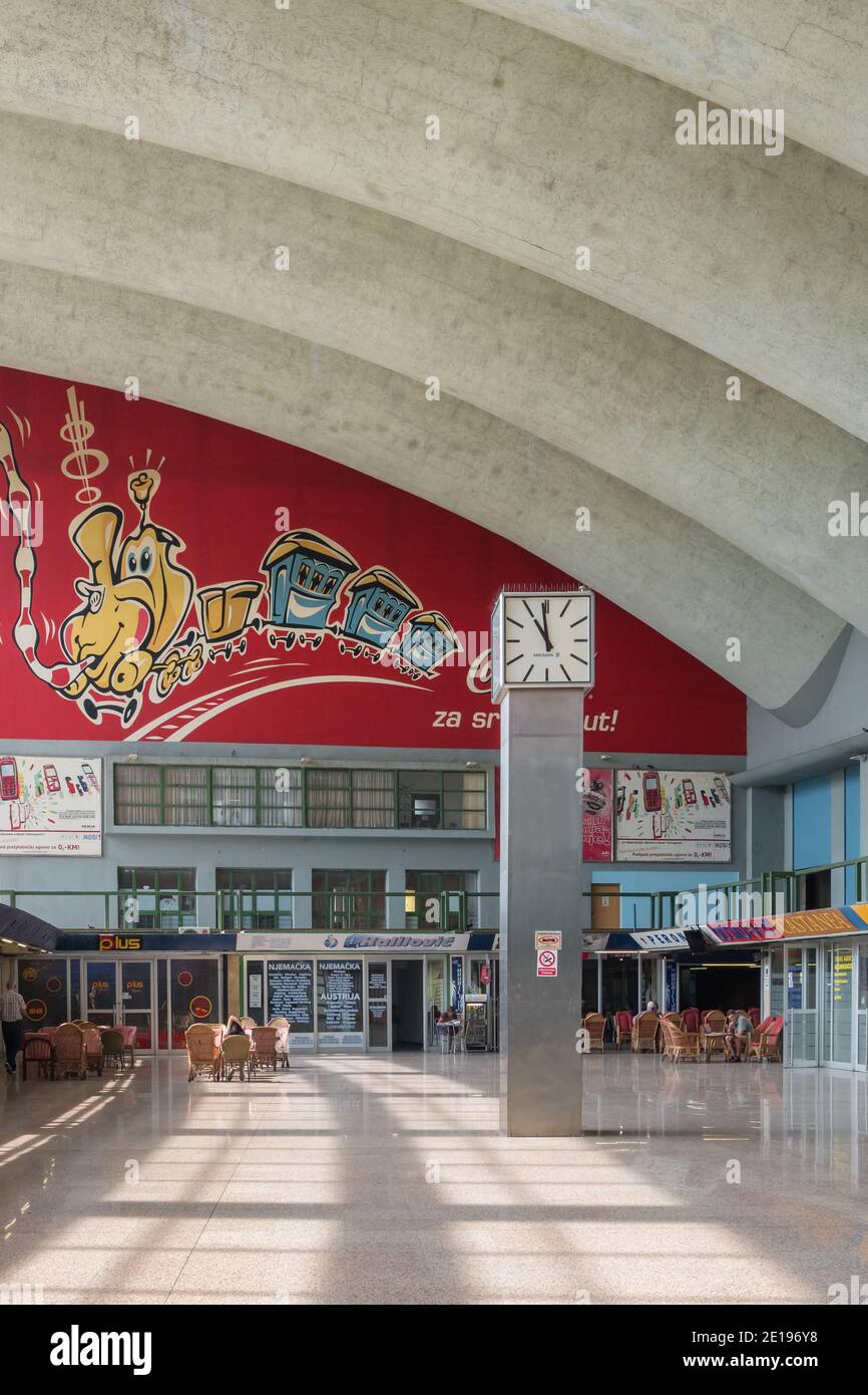 Sarajevo, BiH - 29 agosto 2019: Interno retrò della stazione ferroviaria di Sarajevo Foto Stock