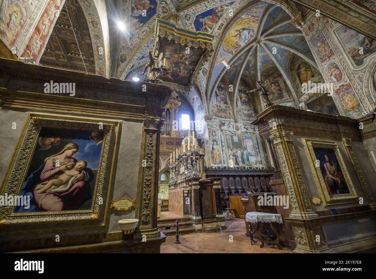 Italia, Umbria: Perugia. Dipinti nelle navate laterali e coro della Basilica di San Pietro Foto Stock