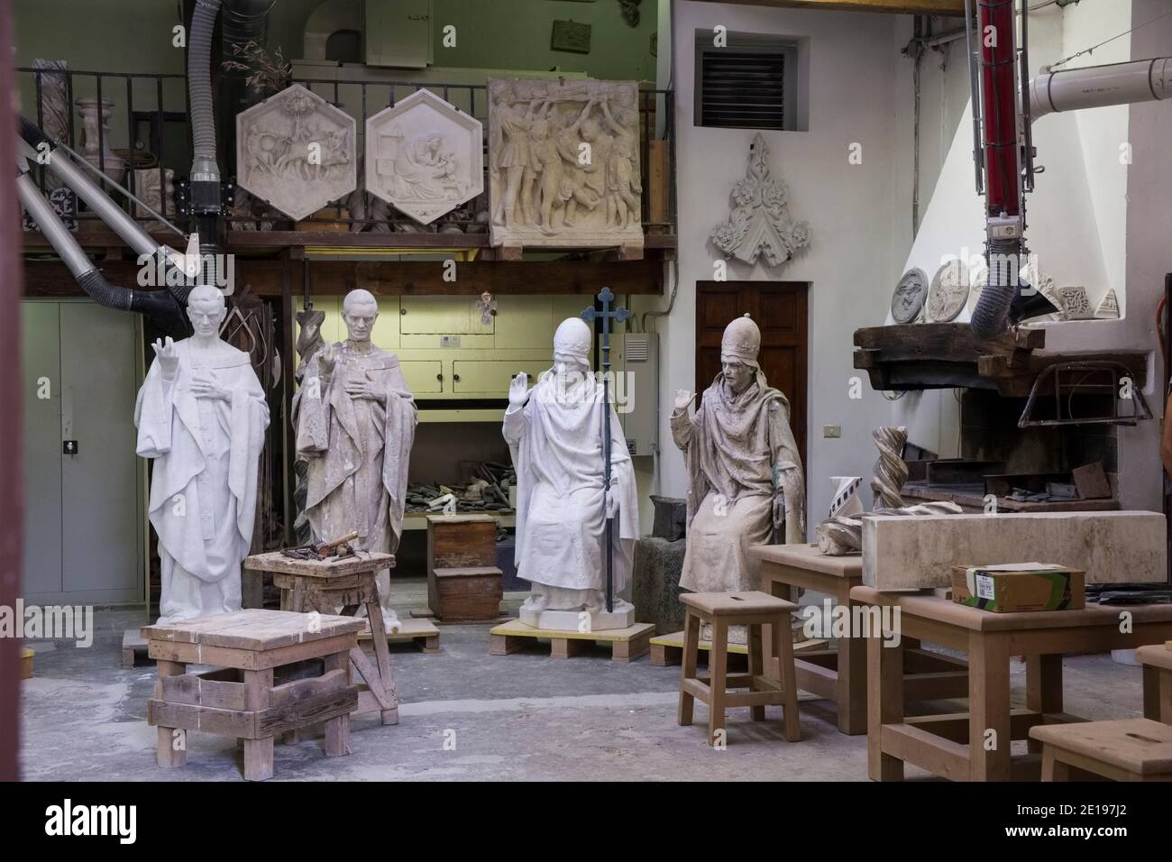 Italia, Toscana: Firenze. Laboratorio di restauro della scultura Foto stock  - Alamy