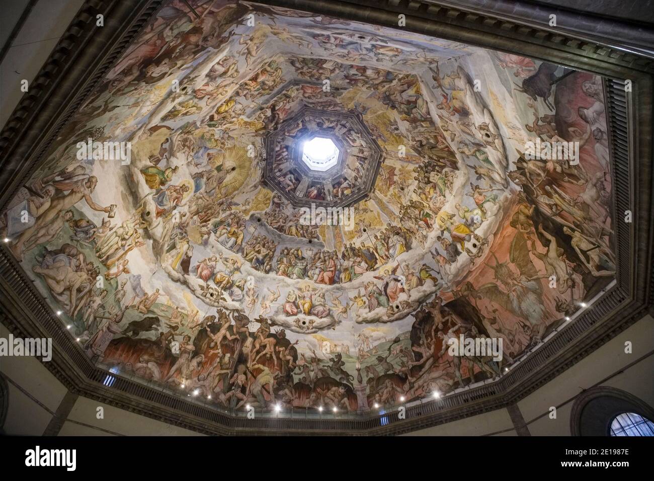 Italia, Toscana: Firenze. Cupola di Brunelleschi e Duomo di Santa Maria del Fiore. Affresco del Giudizio universale Foto Stock