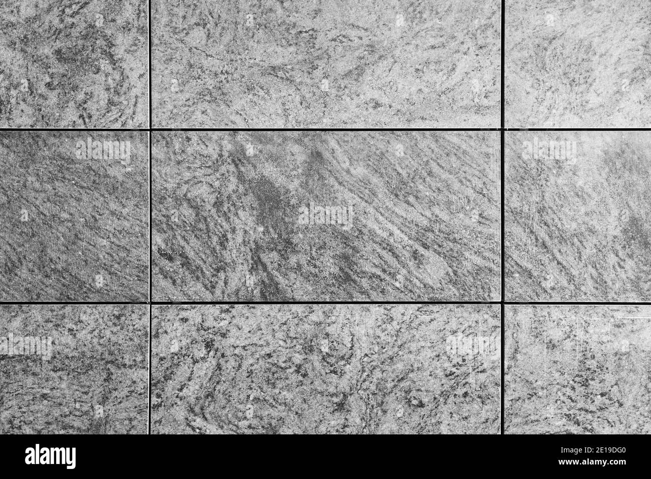Parete piastrella in granito grigio naturale, marmo travertino grigio, fondo di roccia. Grunge sfondo astratto. Foto Stock