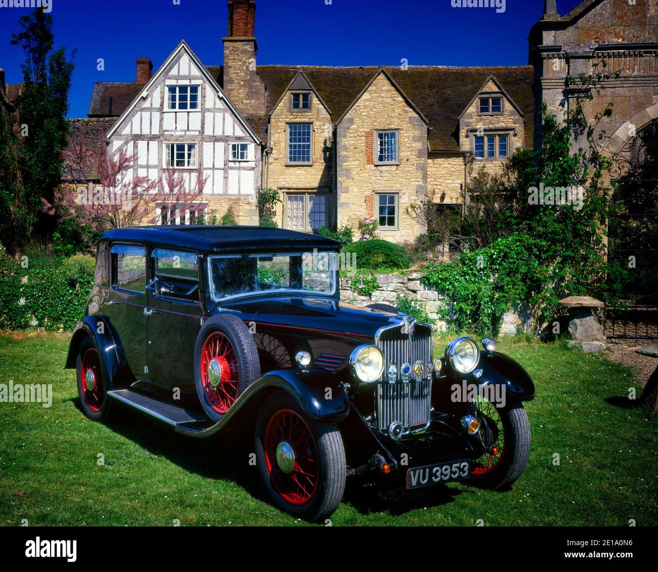 AUTO CLASSICHE: Star Comet-21 Saloon (1931) di fronte al Bedon's Norton Manor House, Wocestershire, Gran Bretagna Foto Stock