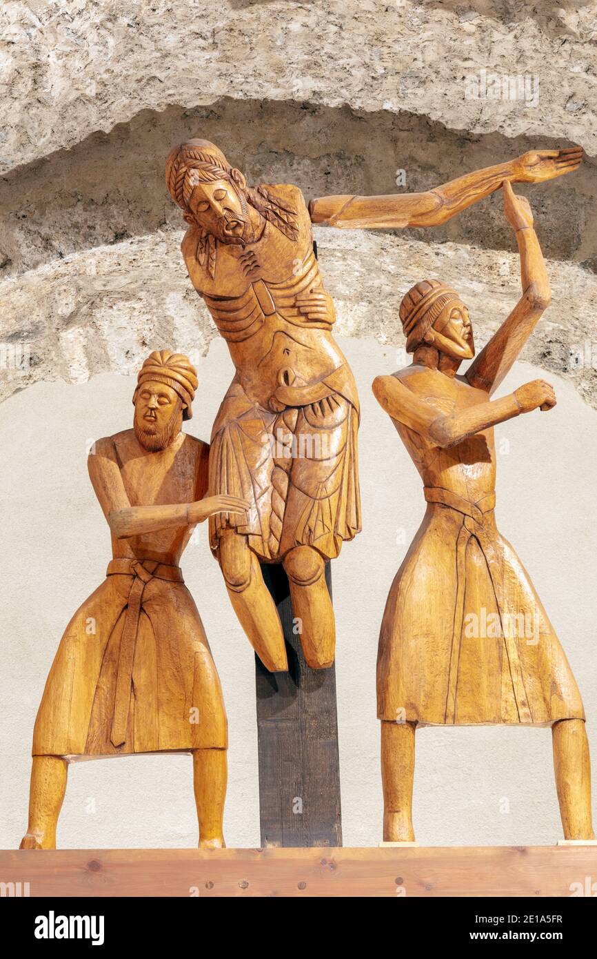 Gruppo scultoreo in legno del XII secolo della discesa dalla Croce. 12 ° secolo Santa Eulalia chiesa, Erill la Vall, provincia di Lleida, Catalogna, Sp Foto Stock