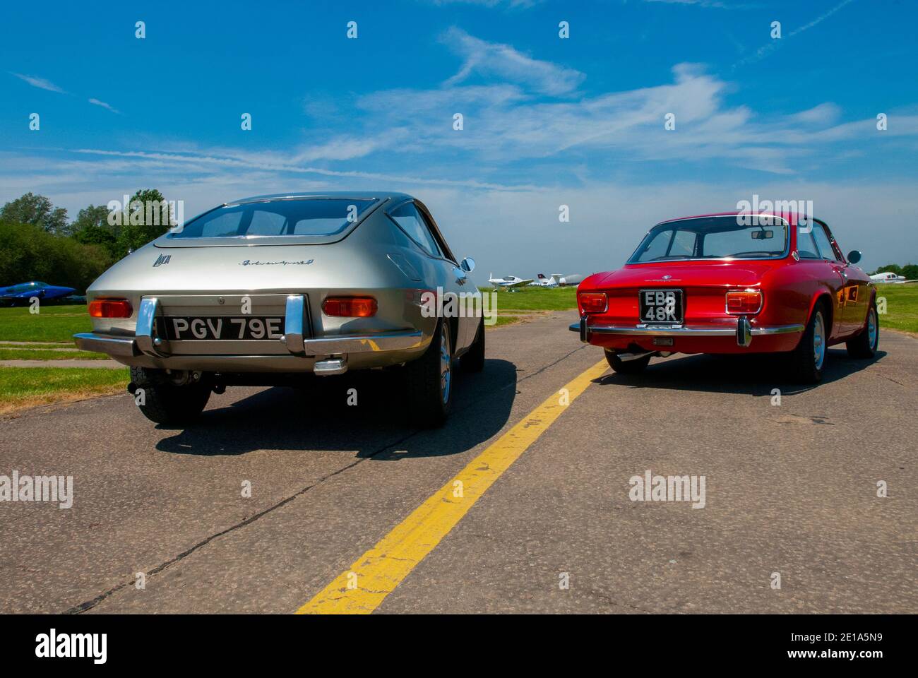 Alfa GT Veloce 1750 (Giulia GTV serie 105) E Lancia Fulvia 1960 vetture sportive italiane Foto Stock