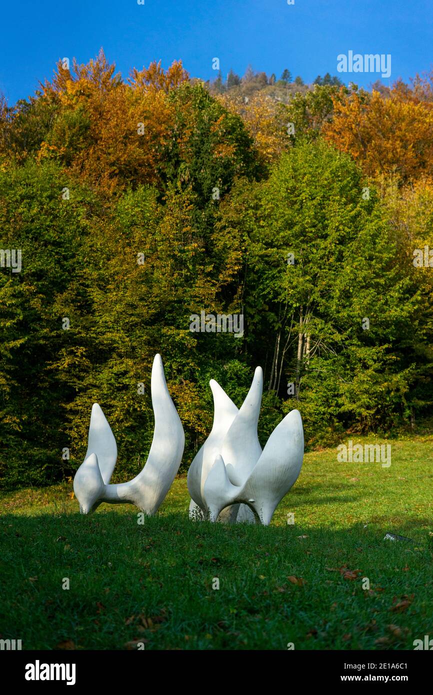 Statua in una forma di fuoco per caduto partigiano Foto Stock